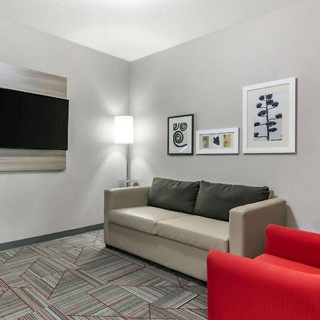 Hotel Clarion Pointe Columbus-Bradley Park Exterior foto