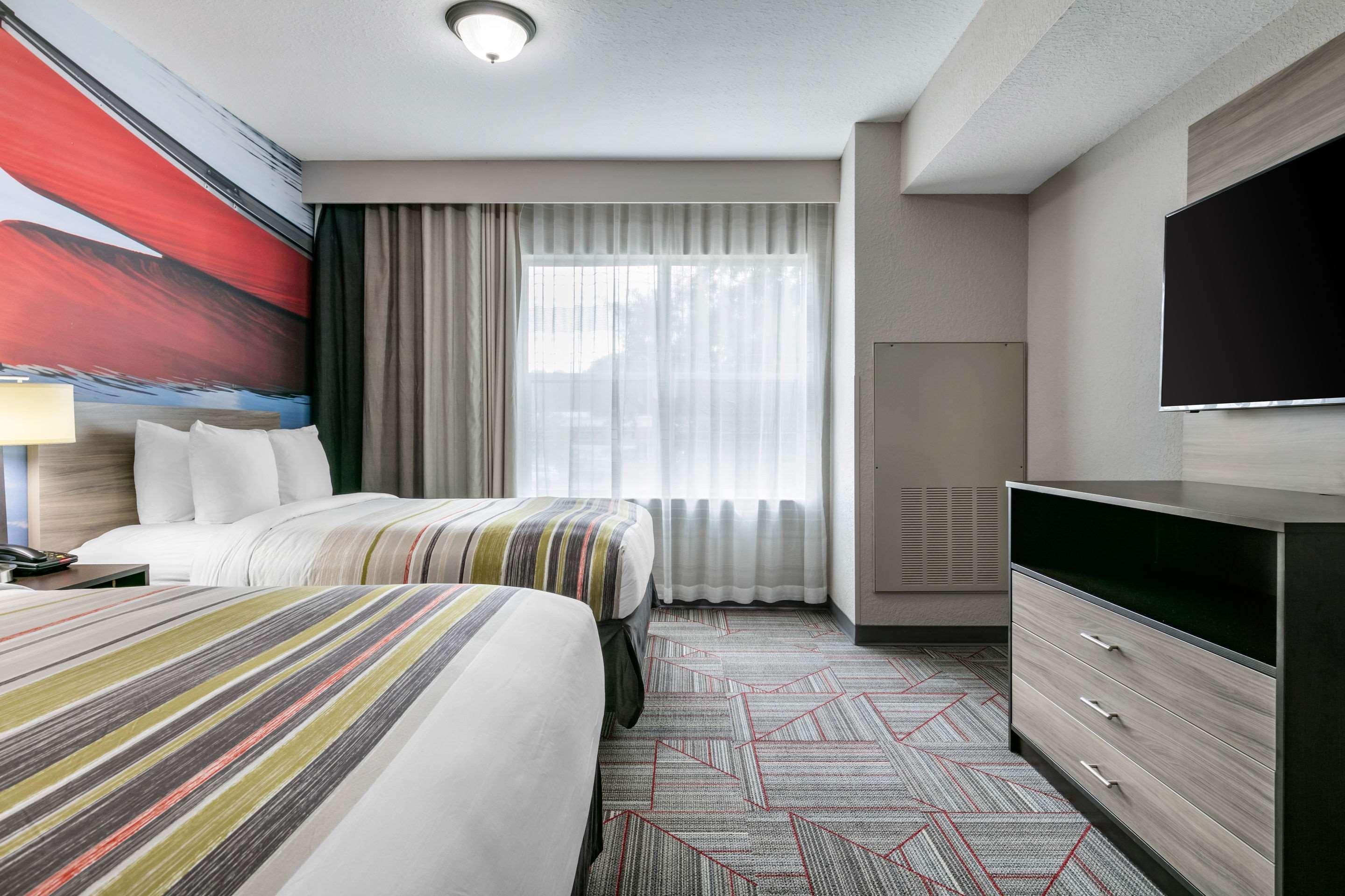 Hotel Clarion Pointe Columbus-Bradley Park Exterior foto