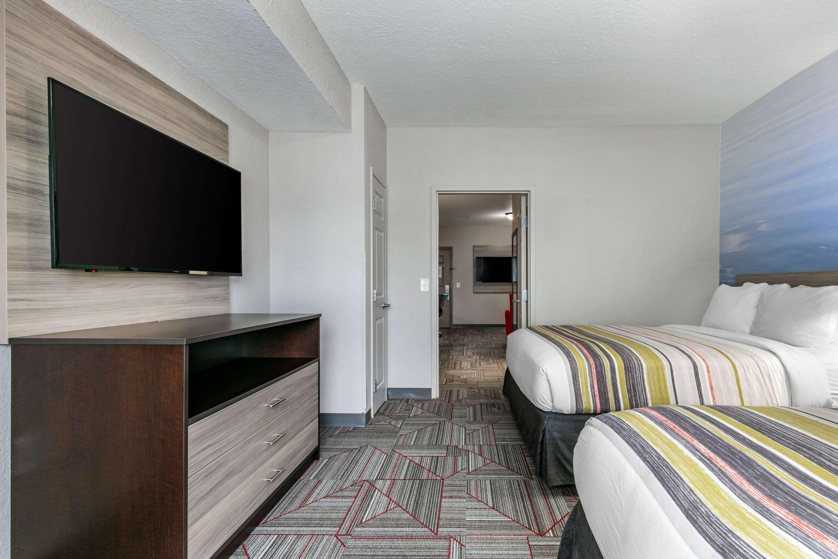 Hotel Clarion Pointe Columbus-Bradley Park Exterior foto