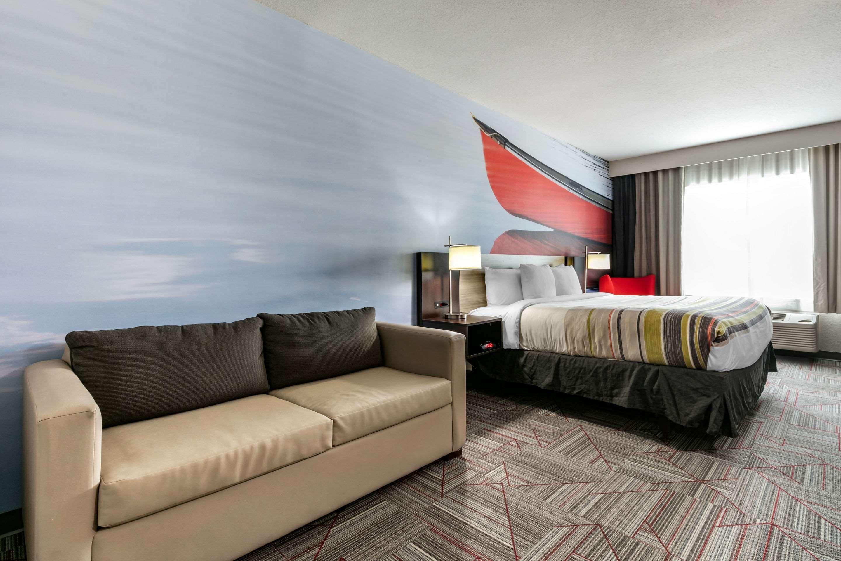 Hotel Clarion Pointe Columbus-Bradley Park Exterior foto