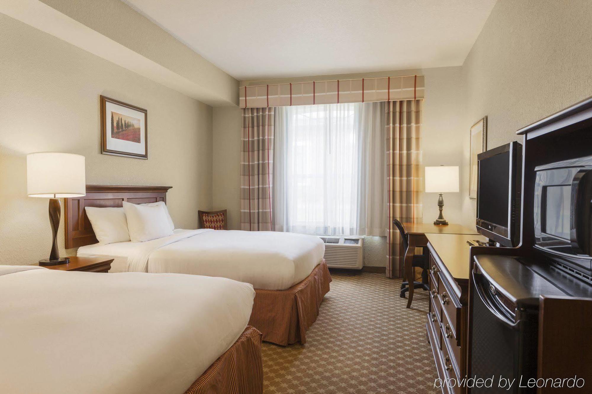 Hotel Clarion Pointe Columbus-Bradley Park Exterior foto
