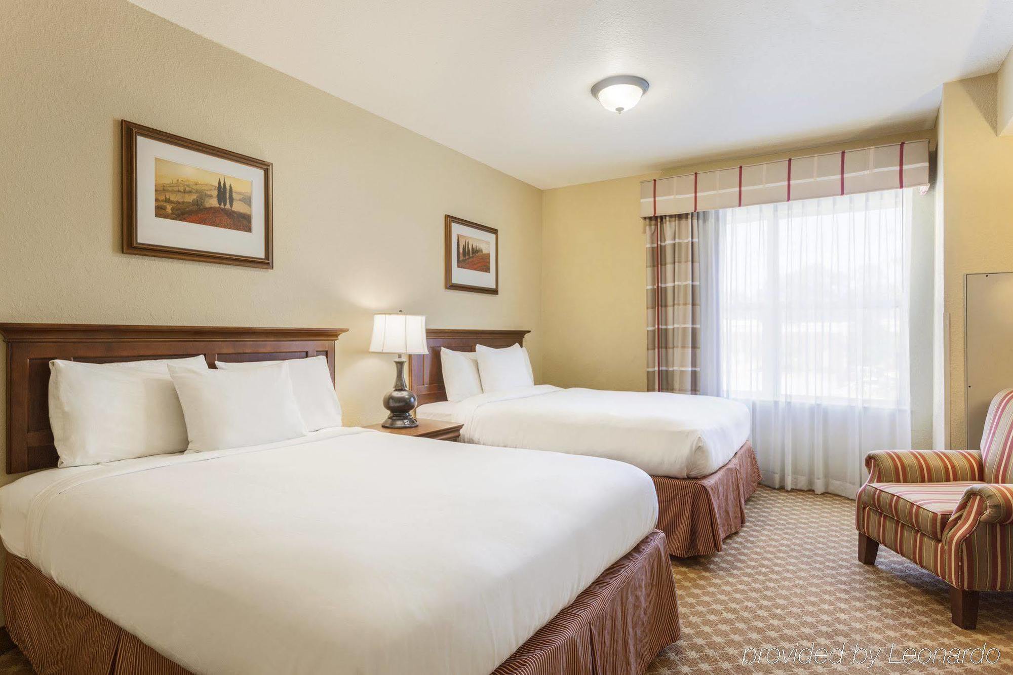 Hotel Clarion Pointe Columbus-Bradley Park Exterior foto